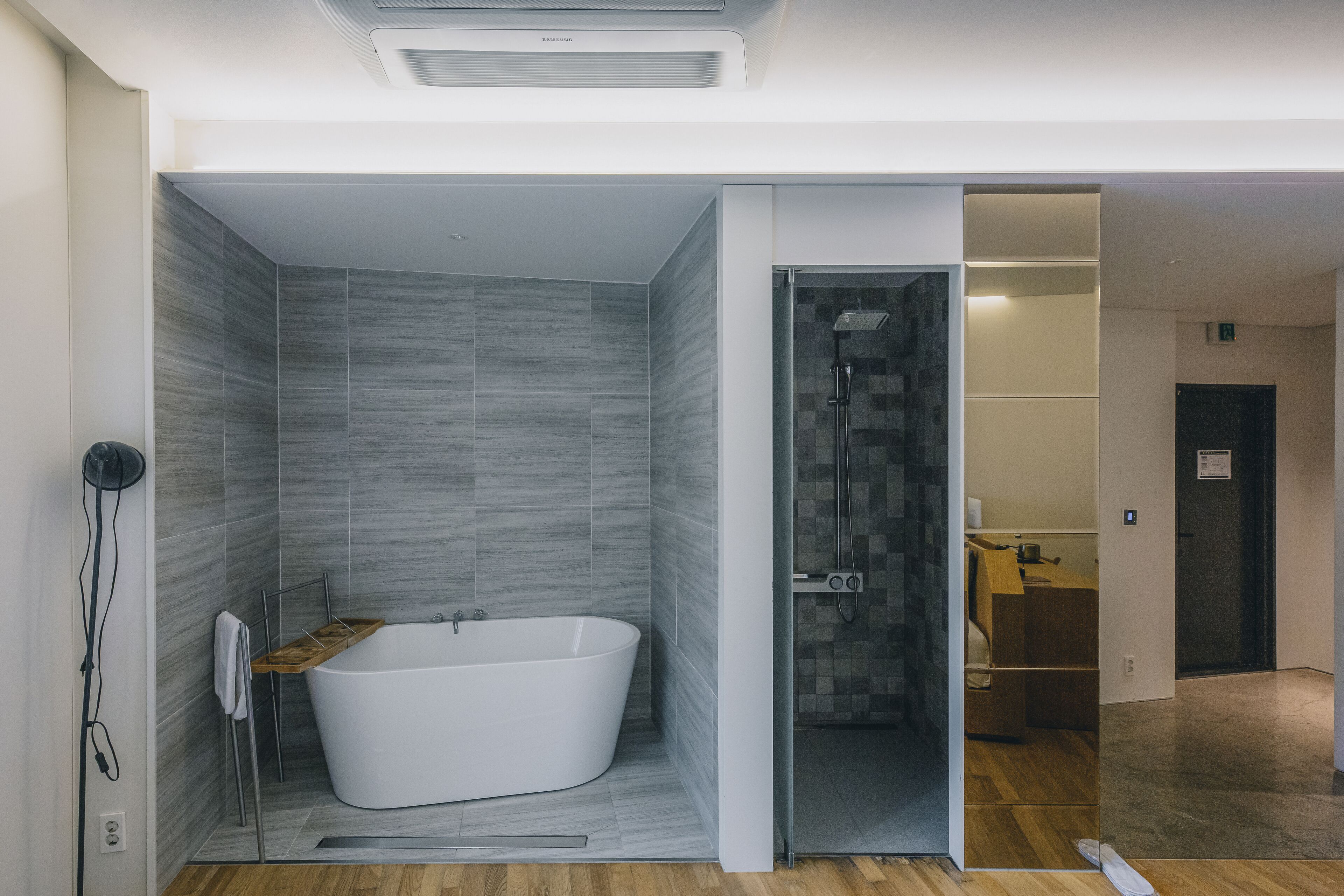 suite double, park view (no breakfast on mondays) | bathroom | free toiletries, hair dryer, bathrobes, slippers