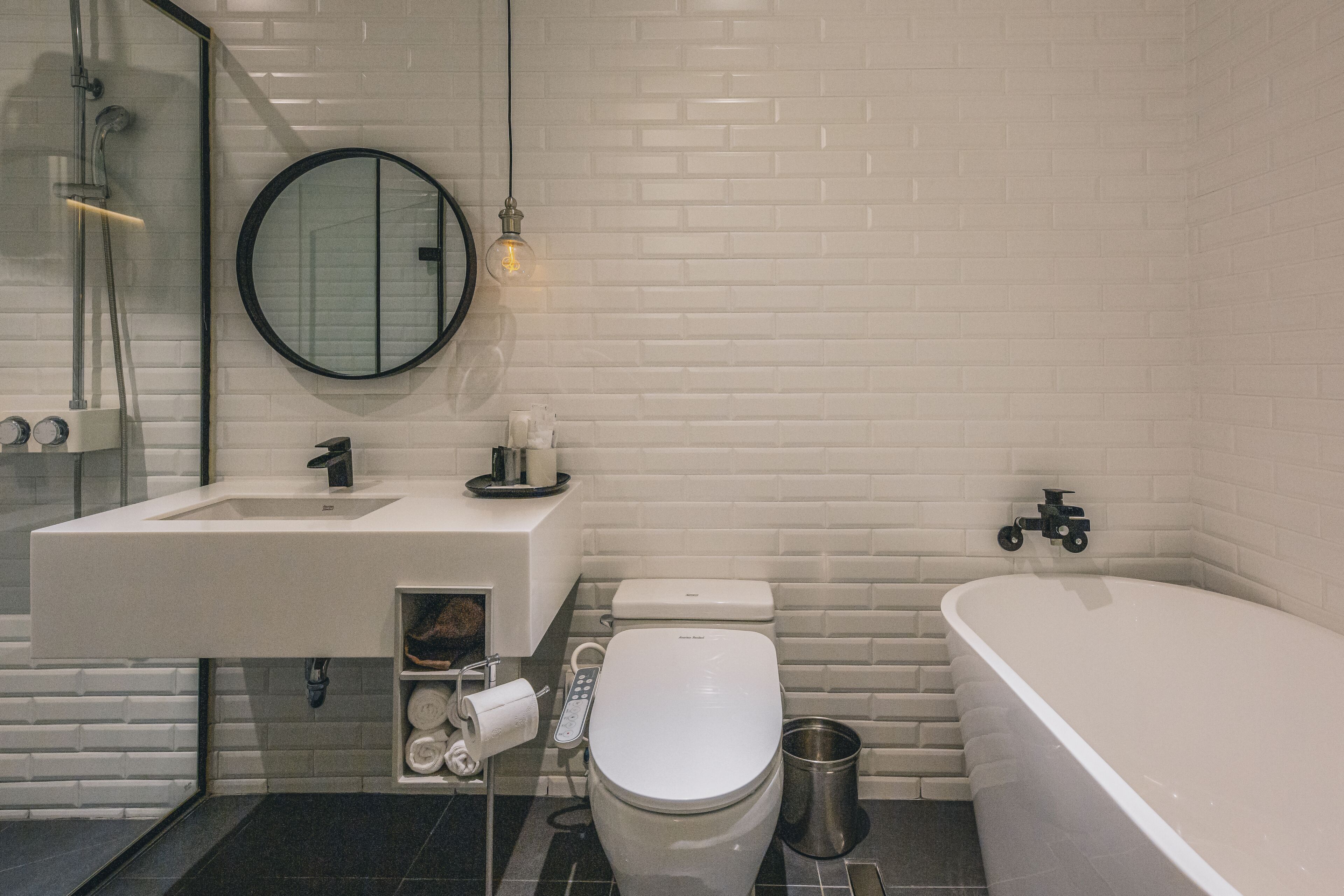 deluxe twin room, park view (no breakfast on mondays) | bathroom | free toiletries, hair dryer, bathrobes, slippers