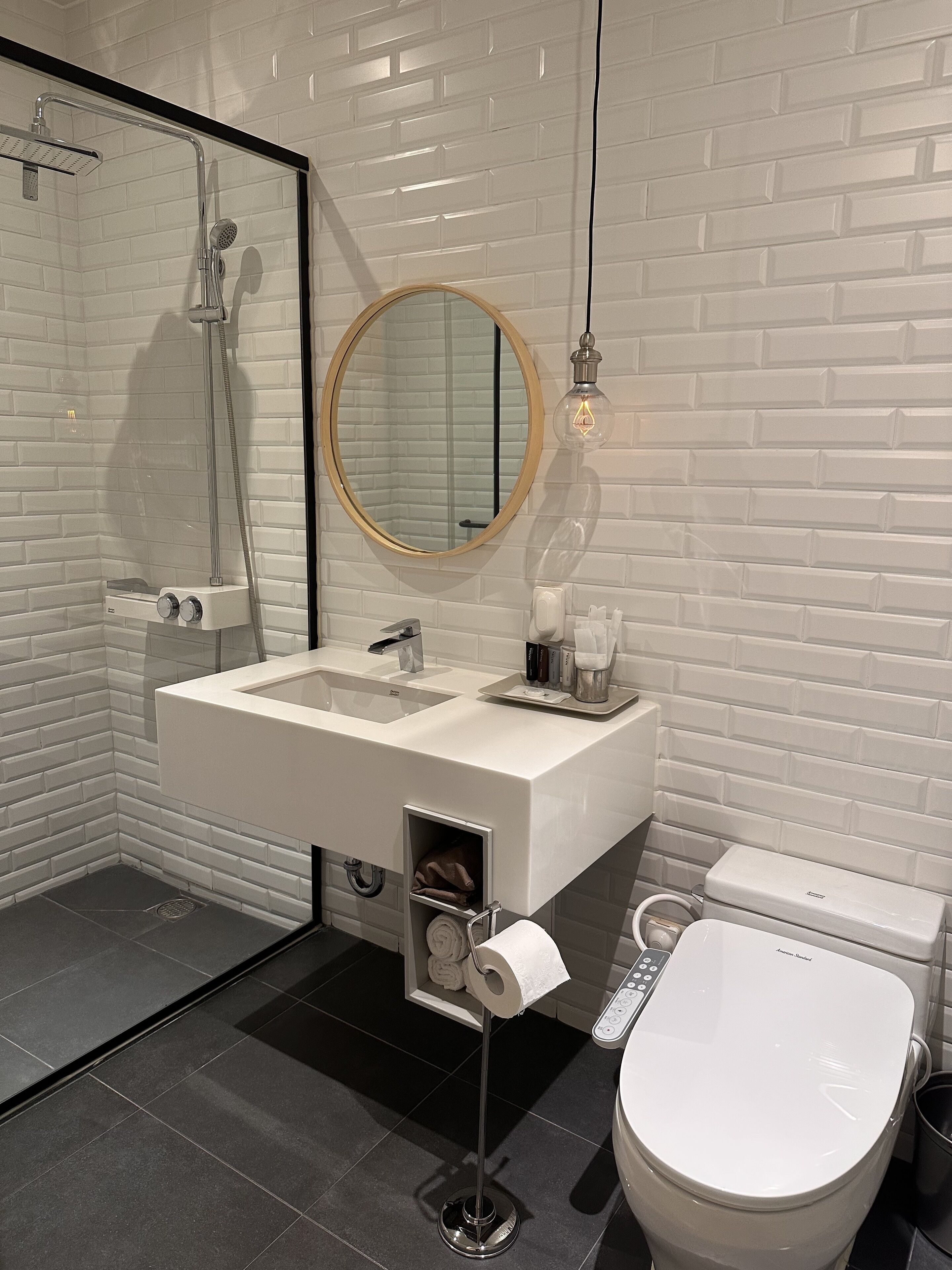 deluxe double room, park view (no breakfast on mondays) | bathroom | free toiletries, hair dryer, bathrobes, slippers