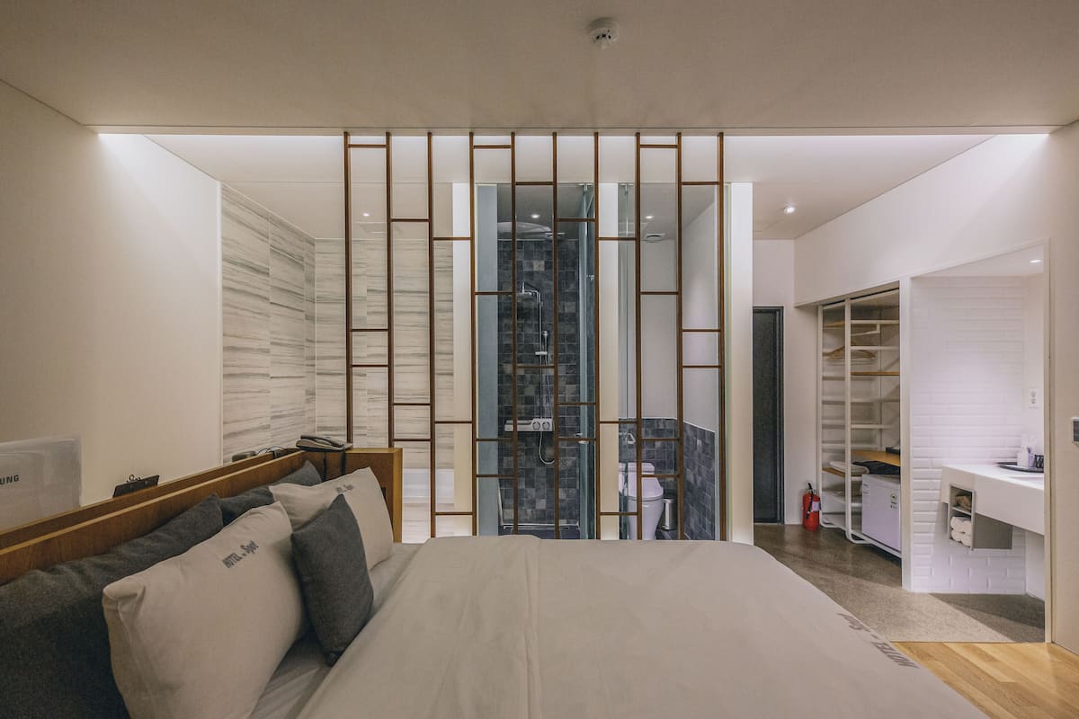 Suite, uitzicht op park (Double / No Breakfast on Mondays) | 1 slaapkamer, individueel gedecoreerd, individueel gemeubileerd