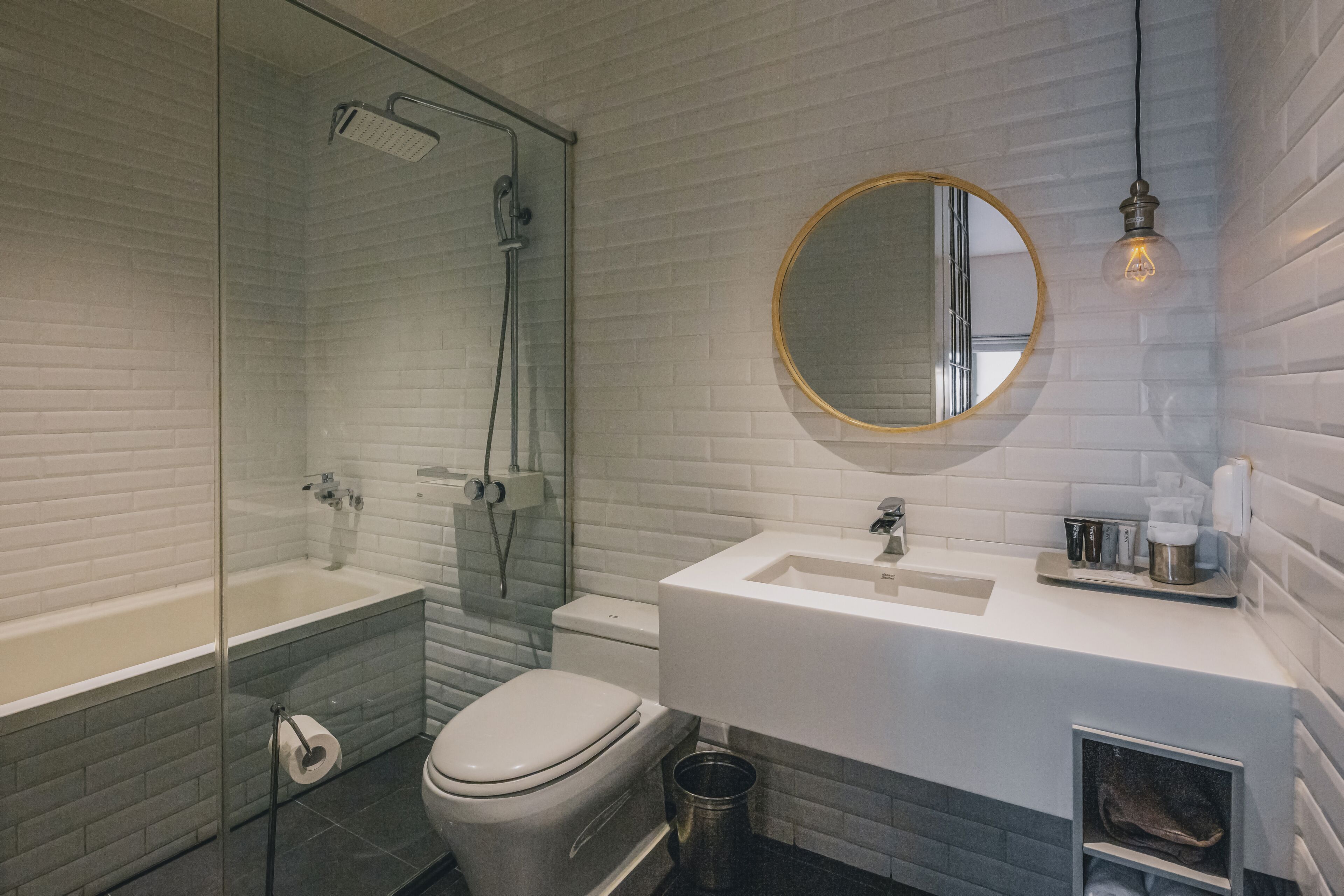 superior double room, city view (bathtub) (no breakfast on mondays ) | bathroom | free toiletries, hair dryer, bathrobes, slippers