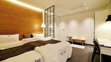 Habitación superior, vistas al parque (Family / No Breakfast on Mondays) | 1 dormitorio, decoración individual, mobiliario individual y wifi gratis