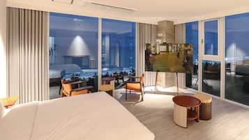 ํ๋
ธ๋ผ๋ง ์ค์ํธ ์ค์
| 1 ๊ฐ์ ์นจ์ค, ์๋ง ์ปคํผ, ๋ฌด๋ฃ WiFi