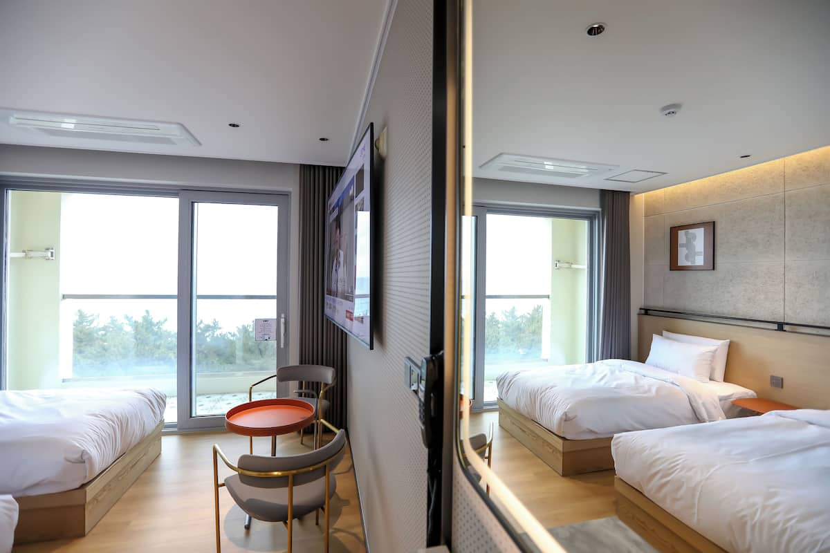 1 bedroom, blackout drapes, free WiFi