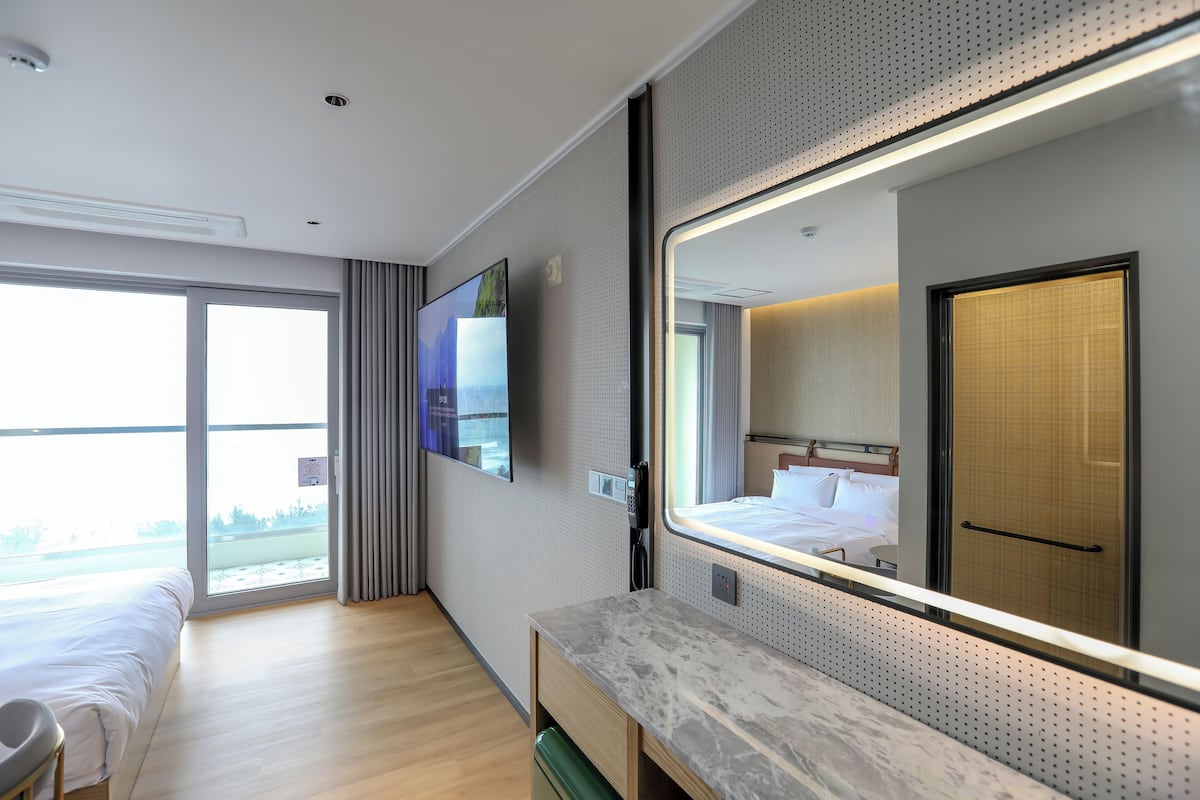1 bedroom, blackout drapes, free WiFi