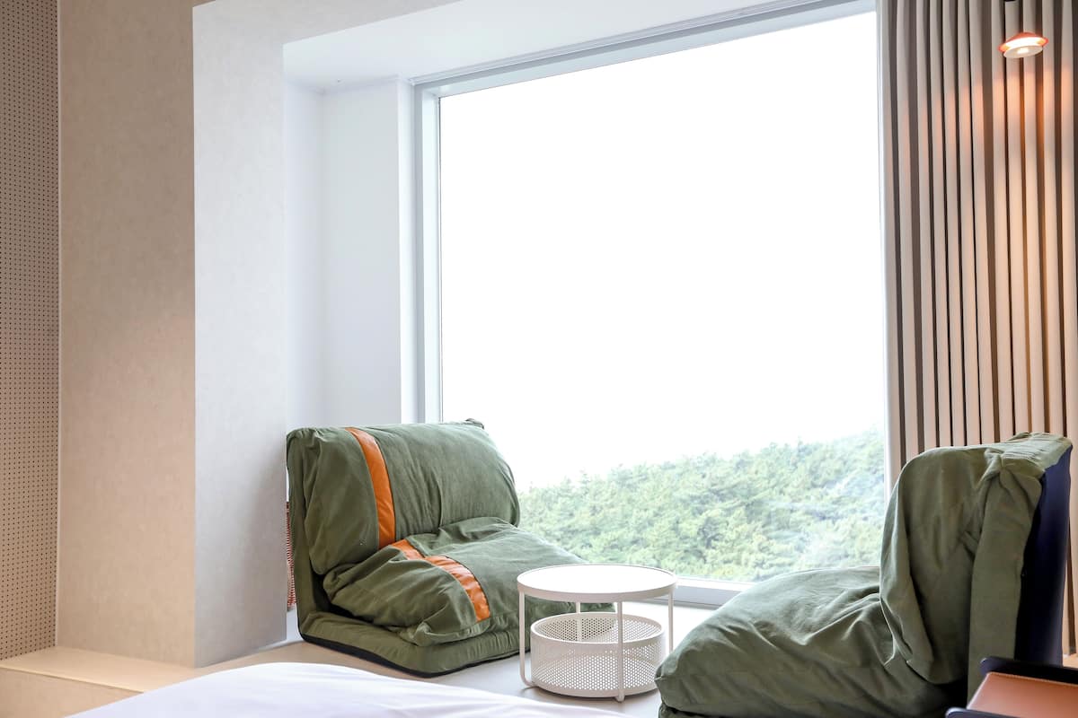 1 bedroom, blackout drapes, free WiFi