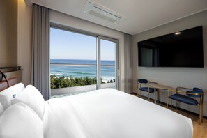 Blackout curtains, free WiFi - Hound The Blue (Gangneung)