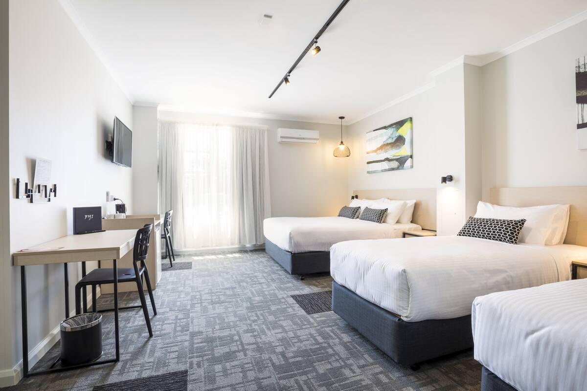 studio family  | desk, iron/ironing board, free wifi, bed sheets