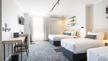 Studio Family | Desk, iron/ironing board, WiFi (free), bed sheets