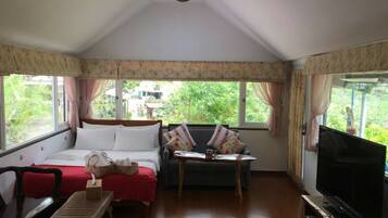 Superior Quadruple Room | Premium bedding, individually decorated, individually furnished