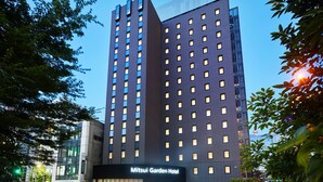 A modern hotel building with a prominent entrance and signage for the Mitsui Garden Hotel. - Mitsui Garden Hotel Otemachi Tokyo  (Tokyo)