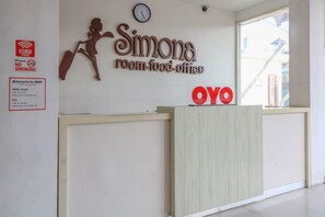 Reception - OYO 1489 Simona Hotel (Kerobokan)