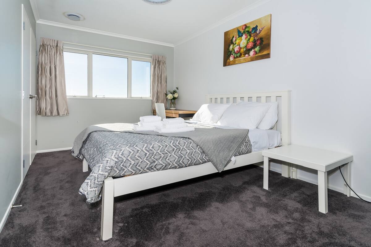 Apartment, 2 Bedrooms | 2 bedrooms, desk, iron/ironing board, free WiFi