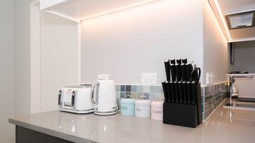 Apartment, 2 Bedrooms | 2 bedrooms, desk, iron/ironing board, free WiFi