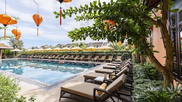 Poolside bar