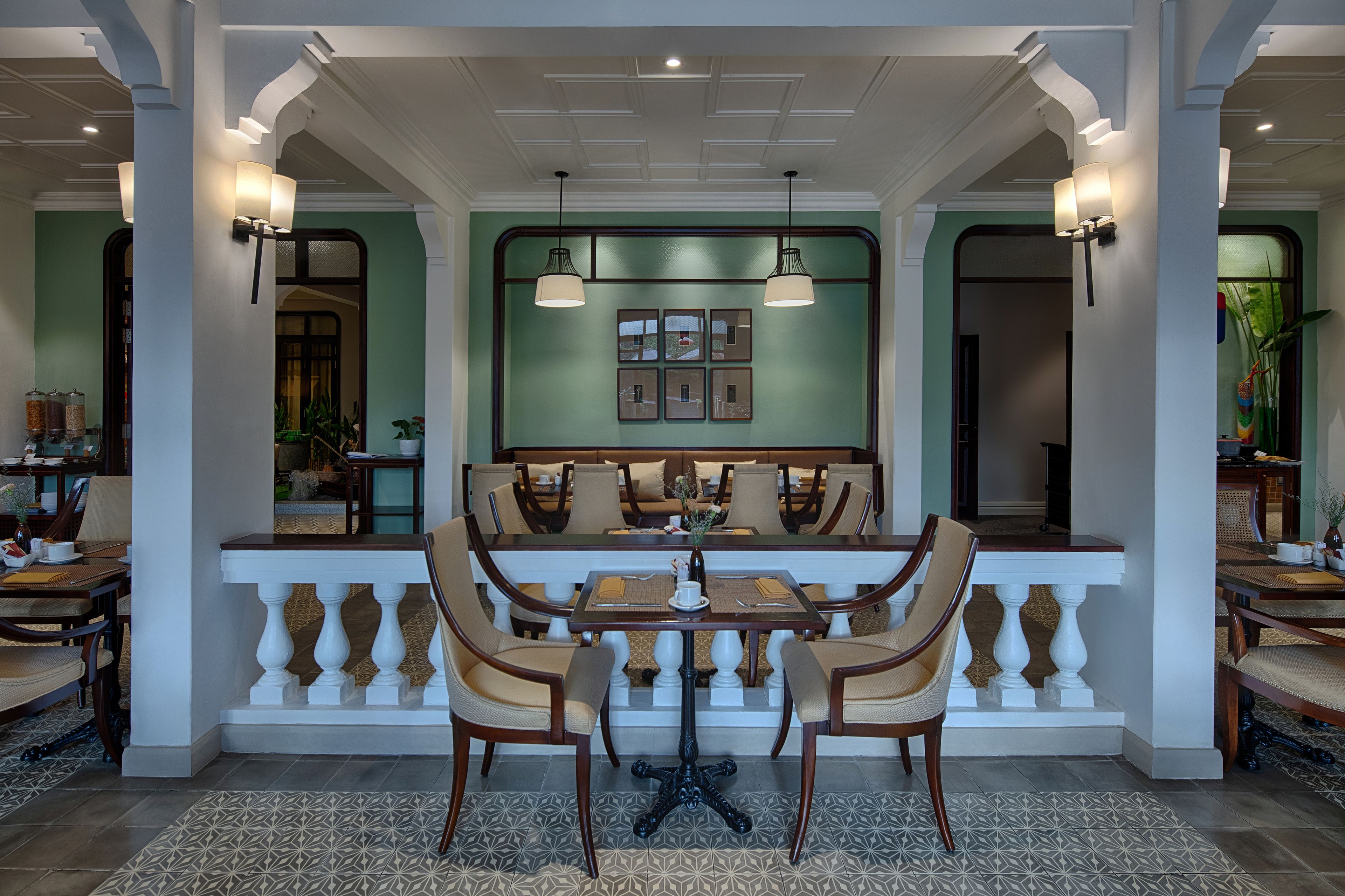 Se sirven desayunos, almuerzos y cenas (con vistas a la piscina) 