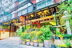 Property entrance - The Konnect Hotel (Bangkok)