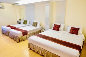 Family Room | Hypo-allergenic bedding, in-room safe, desk, free WiFi - The Konnect Hotel (Bangkok)