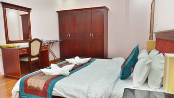 Suite, 2 chambres | Coffres-forts dans les chambres, bureau, chambres insonorisées