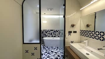 Deluxe Double Room | Bathroom