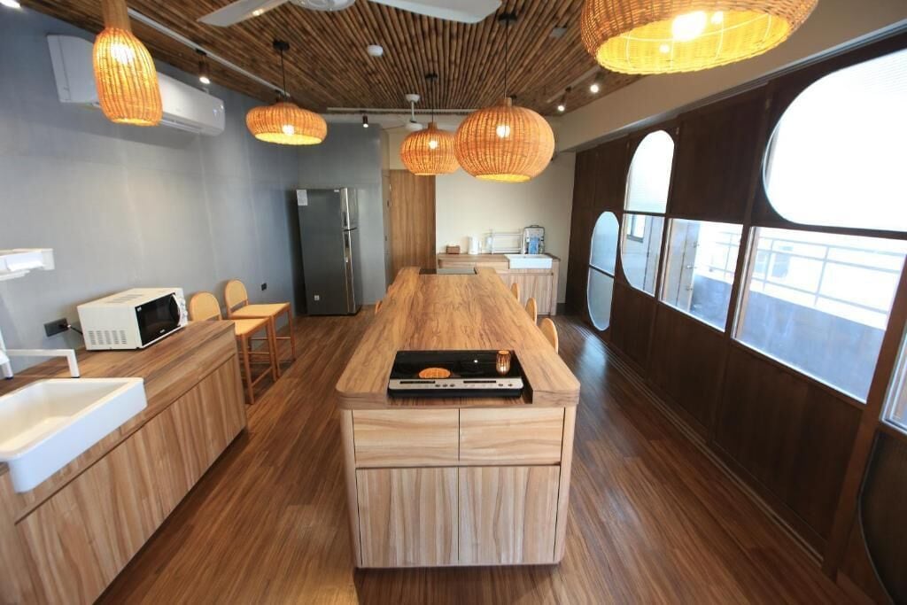 Shared fridge, microwave, cookware/dishes/utensils