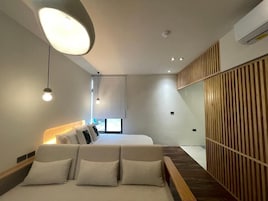 Doppia Deluxe | Copriletto in piuma, una scrivania, tende oscuranti, insonorizzazione