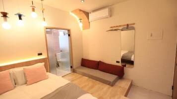 Standard Double Room | Down comforters, desk, blackout drapes, soundproofing