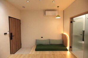 Standard-Doppelzimmer | Daunenbettdecken, Schreibtisch, Verdunkelungsvorhänge