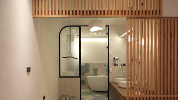 Deluxe Double Room | Bathroom | Separate bathtub and shower, free toiletries, hair dryer, slippers