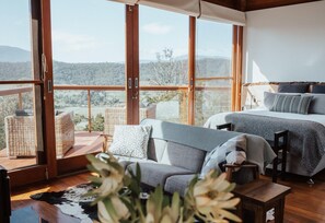 1 bedroom, premium bedding, pillowtop beds, free minibar items - Kangaroo Ridge Retreat (Healesville)