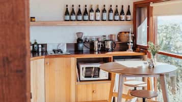 Fridge, stovetop, coffee/tea maker, electric kettle