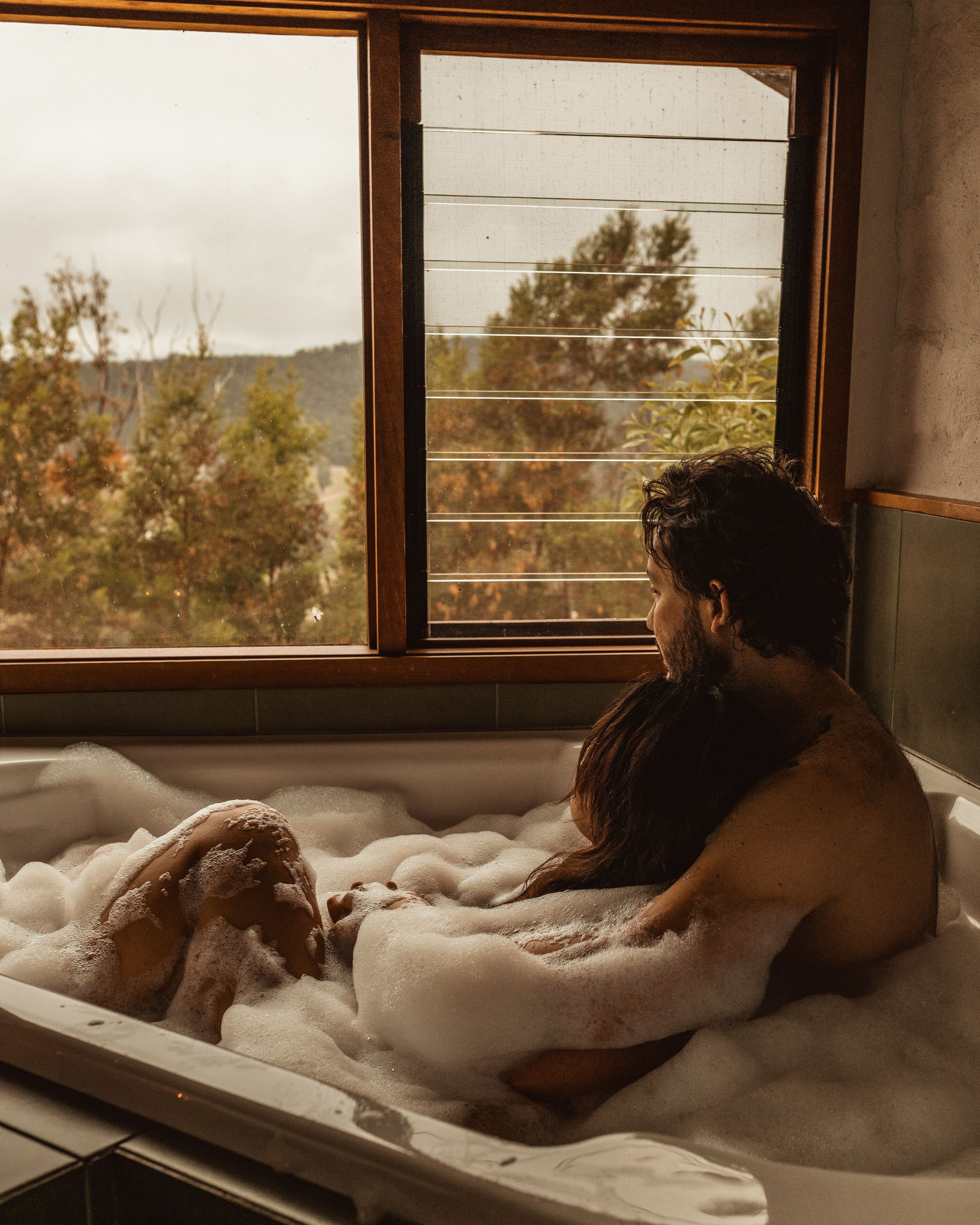مغطس بمضخات للمياه