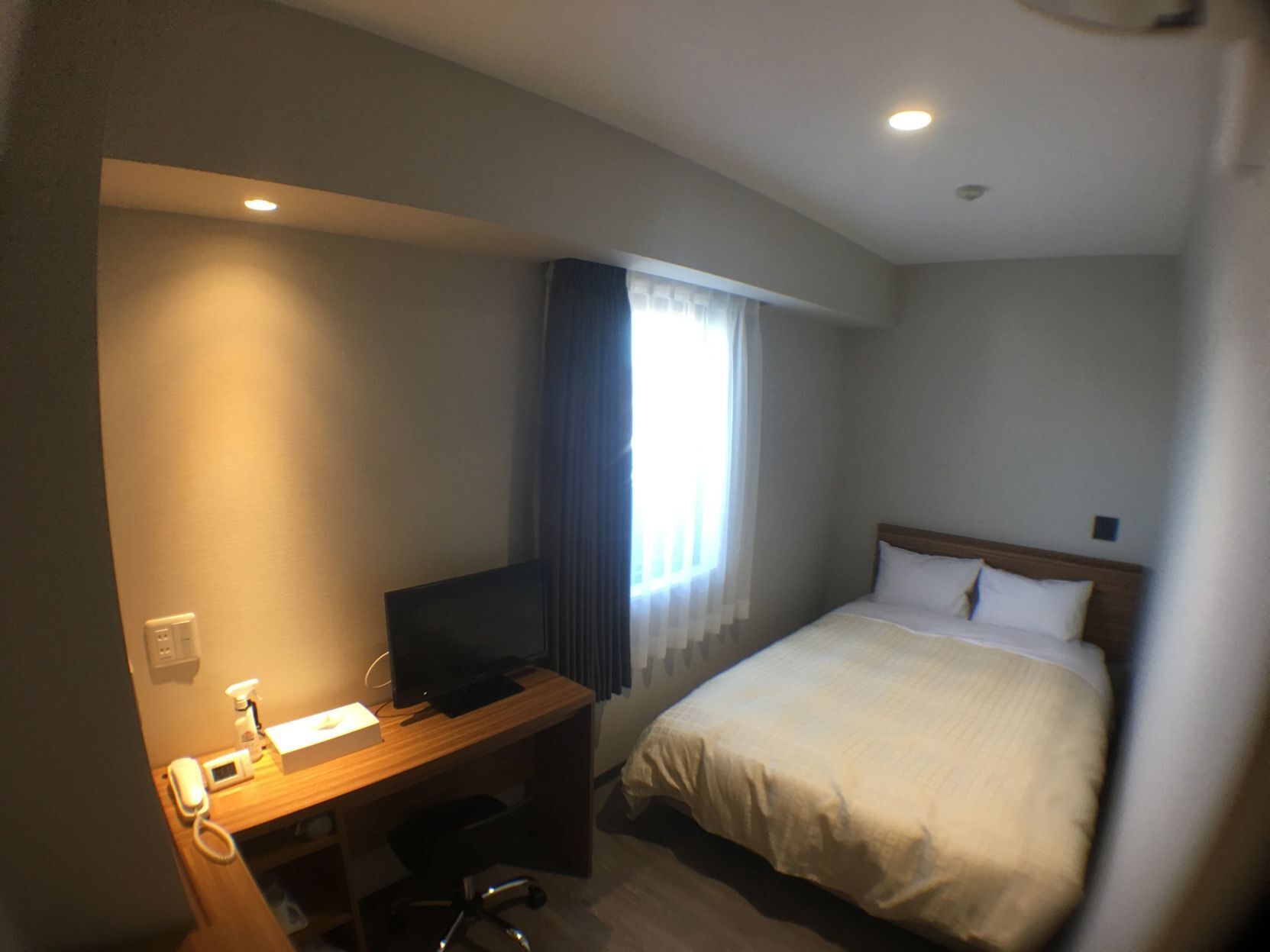 Gebar bulu kapas, meja, seterika/papan seterika, Wi-fi percuma 