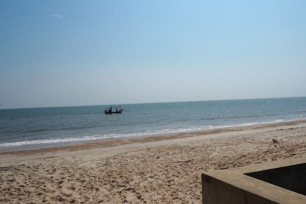 Baan Tukta at Beach