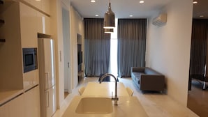 Departamento ejecutivo, 2 habitaciones | 2 habitaciones, caja de seguridad en la habitación y escritorio 