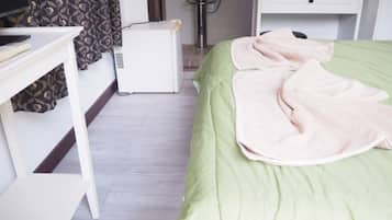 5-Bedroom House | Room amenity