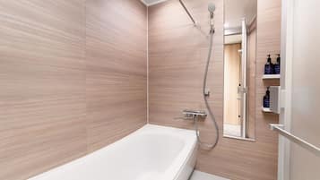 Chuveiro/banheira combinados, banheira de imersão, secador de cabelo