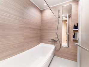 Combined shower/bathtub, deep-soaking bathtub, hair dryer