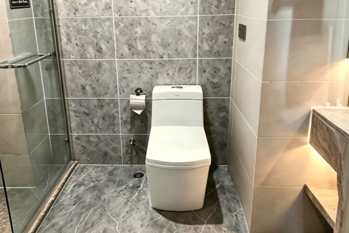 Bathroom | Free toiletries, hair dryer, bathrobes, slippers