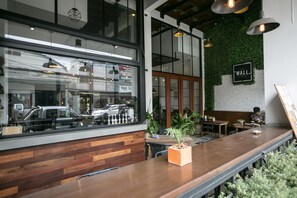 Breakfast, lunch, dinner served; international cuisine  - The Old City Wall Inn (Chiang Mai)