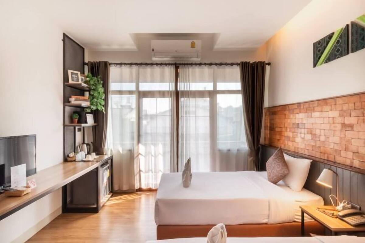 In-room safe, laptop workspace, free WiFi, bed sheets