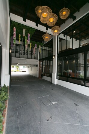 Interior entrance - The Old City Wall Inn (Chiang Mai)