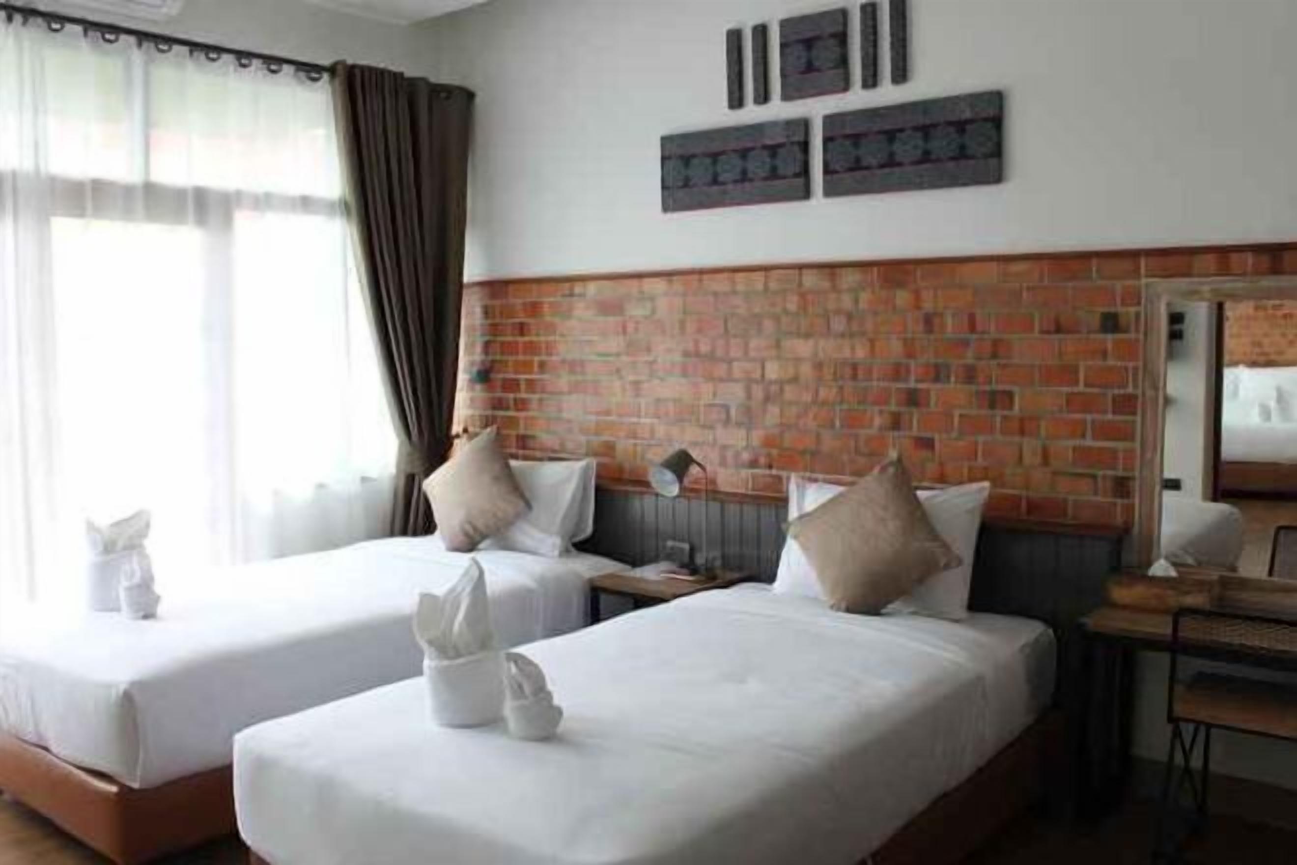 Zimmersafe, laptopgeeigneter Arbeitsplatz, kostenloses WLAN, Bettwäsche