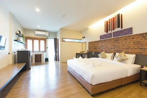 Deluxe Double Garden view with Pantry