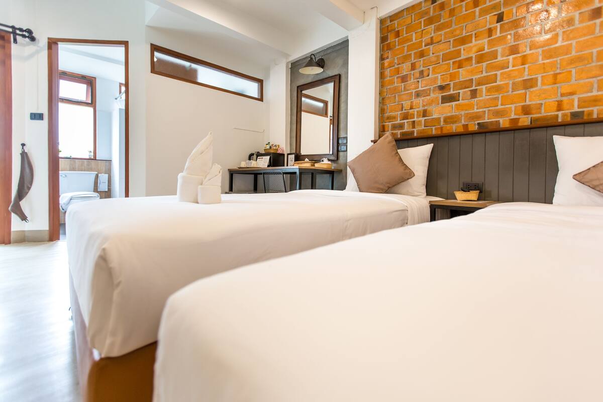Superior Twin Room, 2 Single Beds, Garden View | In-room safe, laptop workspace, free WiFi, bed sheets