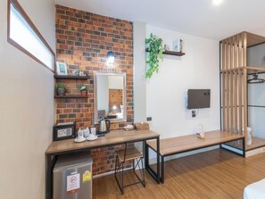 华丽双人房, 1 张特大床, 花园景观 | 客房内保险箱、笔记本电脑工作区、免费 WiFi、床单