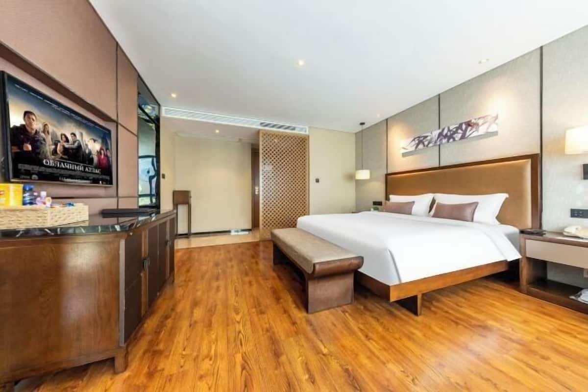 Desk, blackout drapes, iron/ironing board, free WiFi