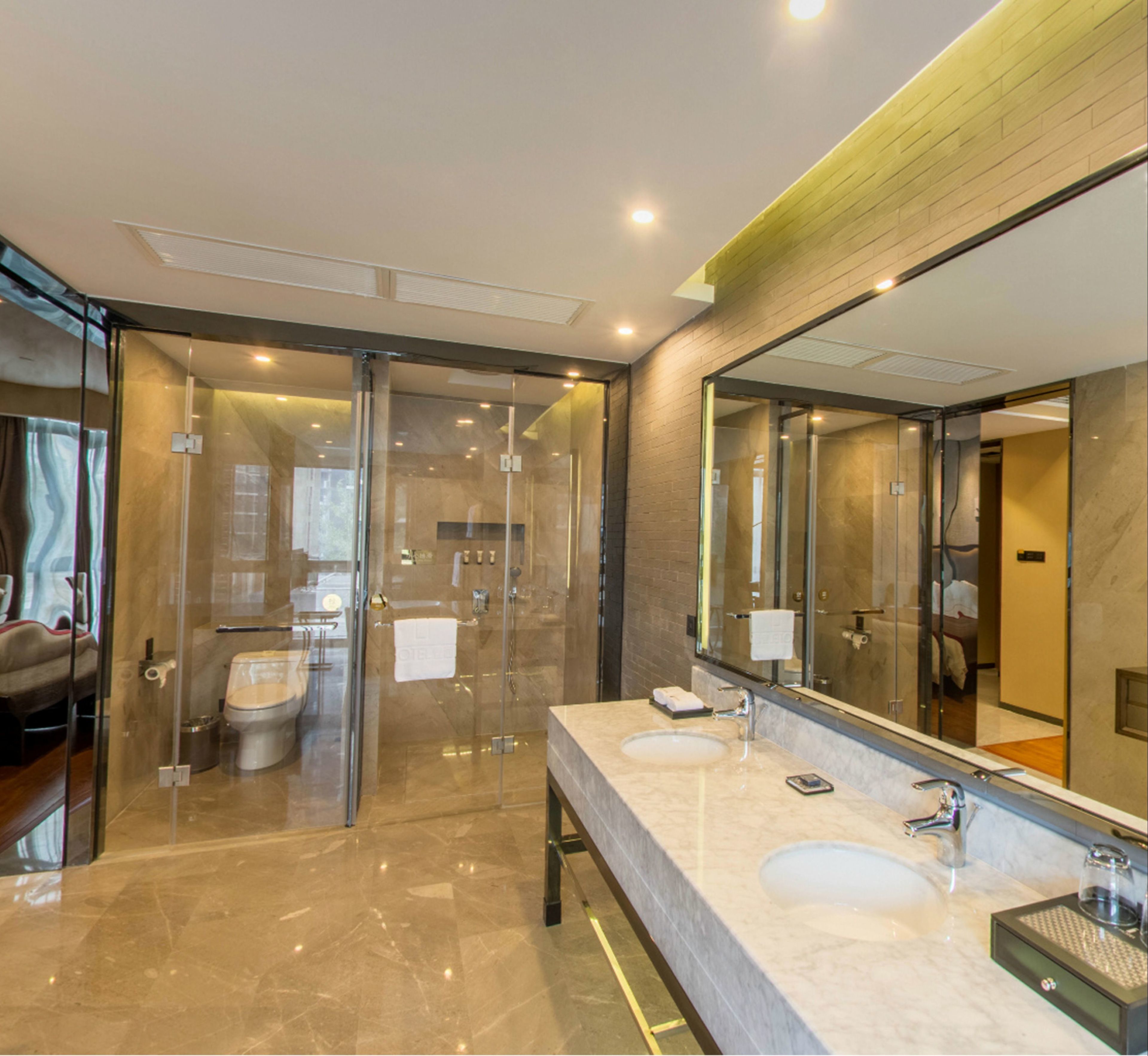 Executive Double Room | Bathroom | Free toiletries, hair dryer, slippers, towels