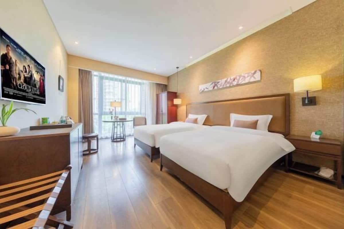 Desk, blackout drapes, iron/ironing board, free WiFi