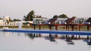 Utendørsbasseng